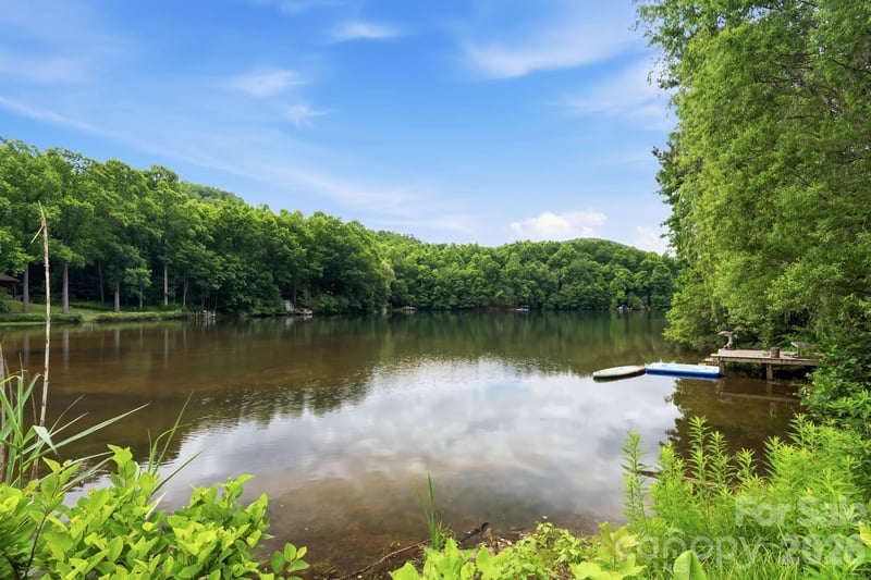 11 Echo Lake Dr, Fairview, NC 28730