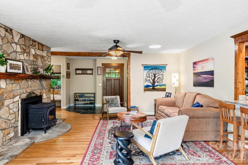 11 Echo Lake Dr, Fairview, NC 28730