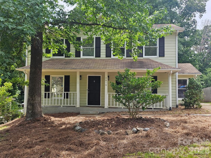 2819 Royal Ridge Ln, Charlotte, NC 28212