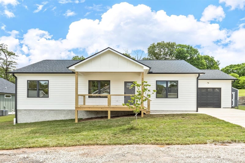 112 Peyton Elaine Rd, Clyde, NC 28721