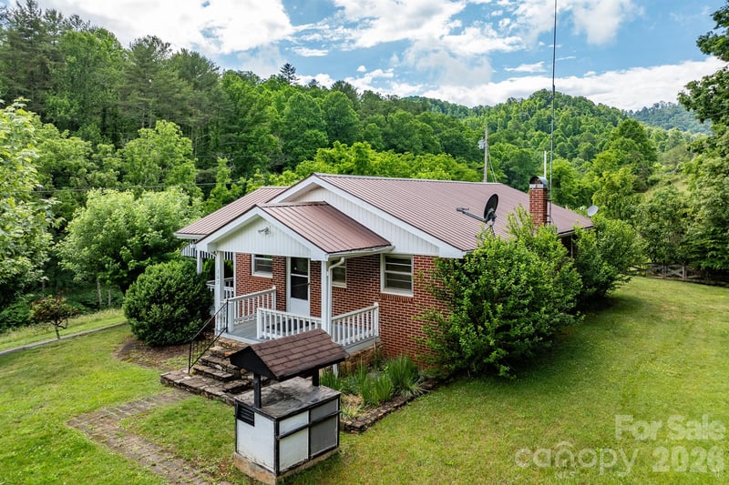 302 Sprinkle Branch Rd, Marshall, NC 28753