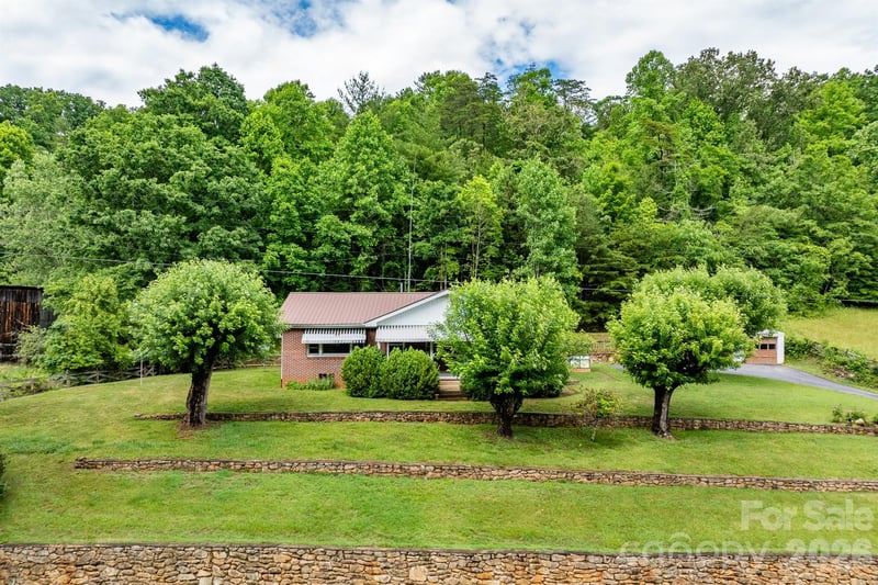 302 Sprinkle Branch Rd, Marshall, NC 28753