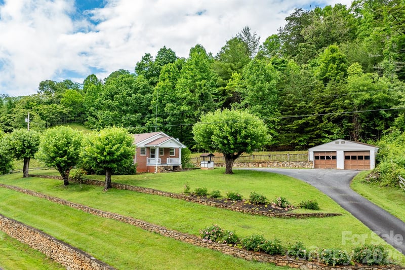 302 Sprinkle Branch Rd, Marshall, NC 28753