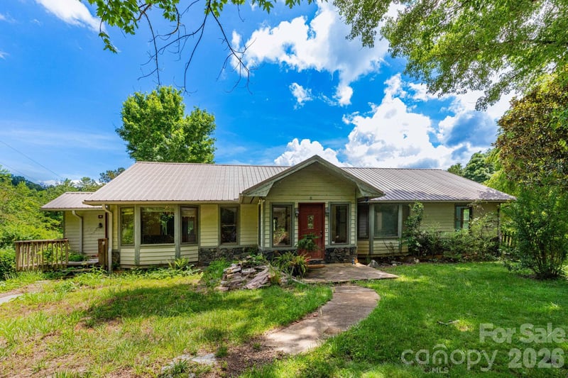 18 Bartlett Rd, Weaverville, NC 28787