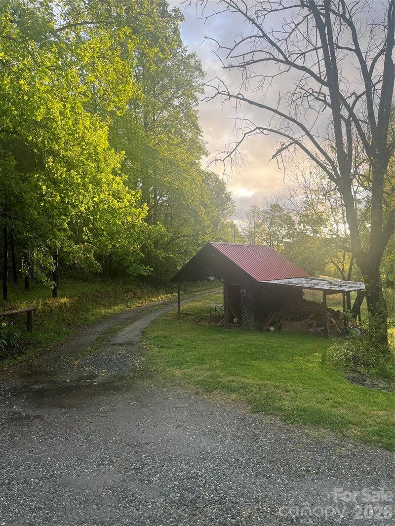1239 Mcguinn Rd, Mill Spring, NC 28756