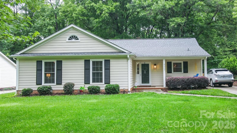 2425 Turnberry Ln, Charlotte, NC 28210