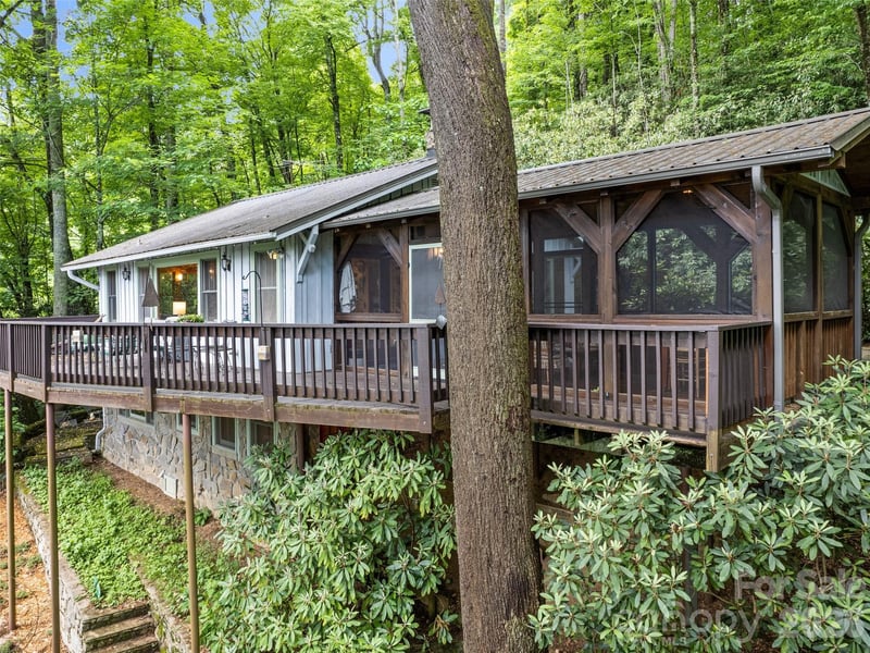 104 The High Rd, Waynesville, NC 28786