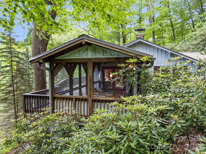 104 The High Rd, Waynesville, NC 28786
