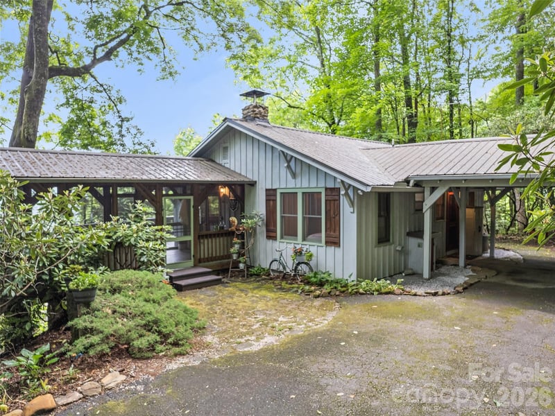 104 The High Rd, Waynesville, NC 28786