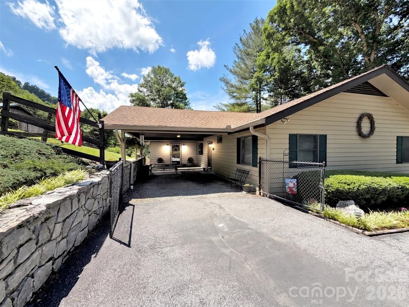 72 Sanctuary Rd, Maggie Valley, NC 28751