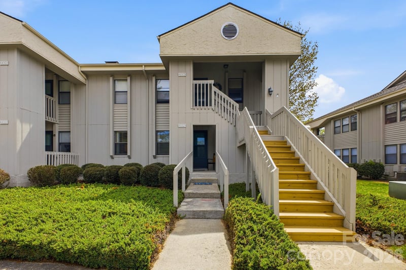 2305 Abbey Cir, Asheville, NC 28805