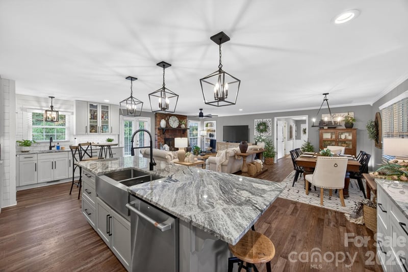301 Pinecroft Ln, Spencer, NC 28159