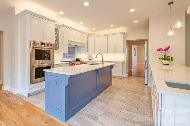 201 Skytop Farm Ln, Hendersonville, NC 28791