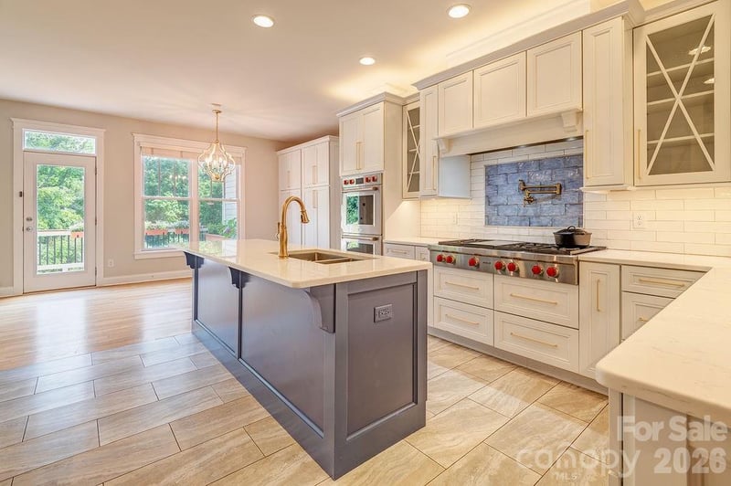 201 Skytop Farm Ln, Hendersonville, NC 28791