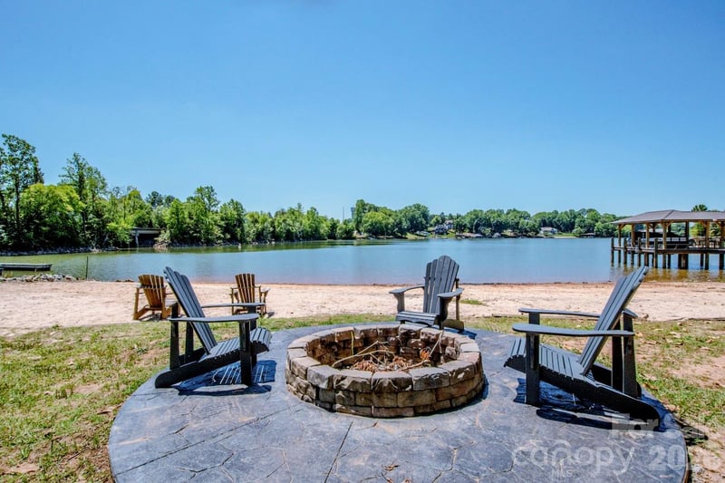 131 Gibbs Rd, Mooresville, NC 28117