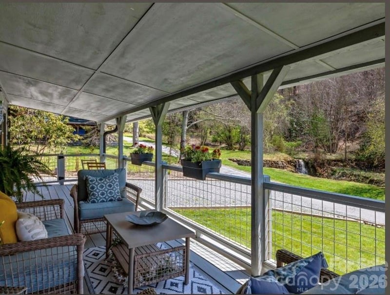 175 Village Ln, Mars Hill, NC 28754