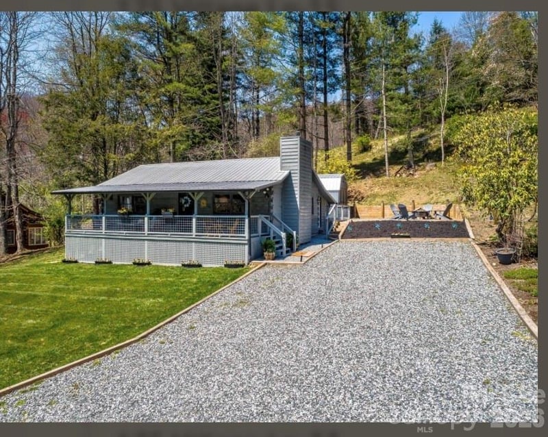 175 Village Ln, Mars Hill, NC 28754