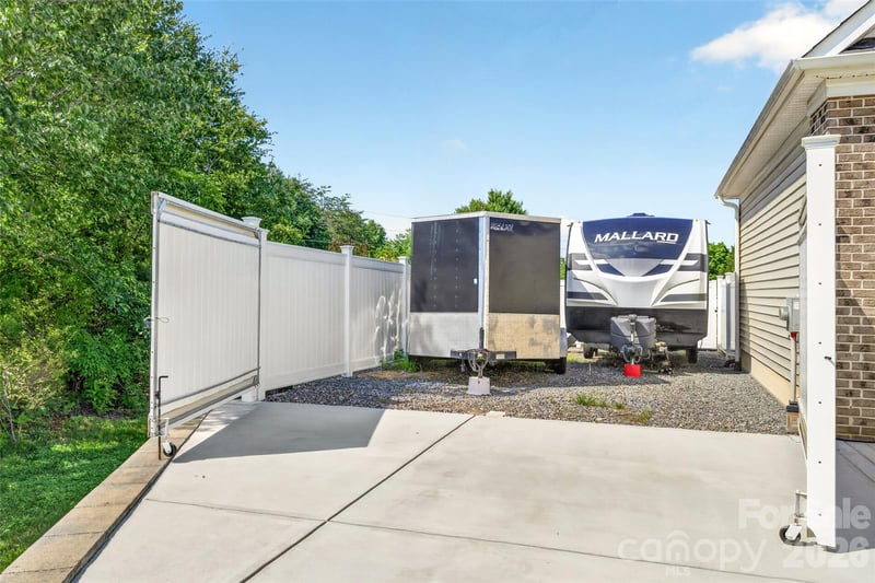 107 Buffalo Creek Dr, Statesville, NC 28677