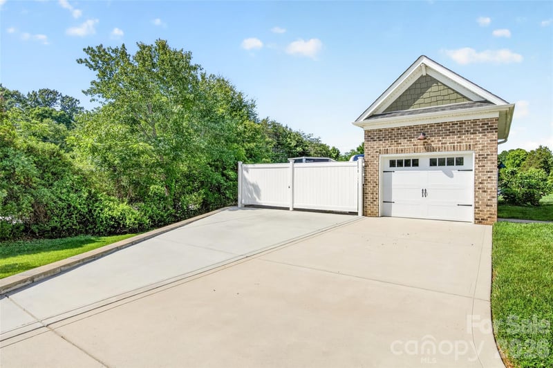 107 Buffalo Creek Dr, Statesville, NC 28677