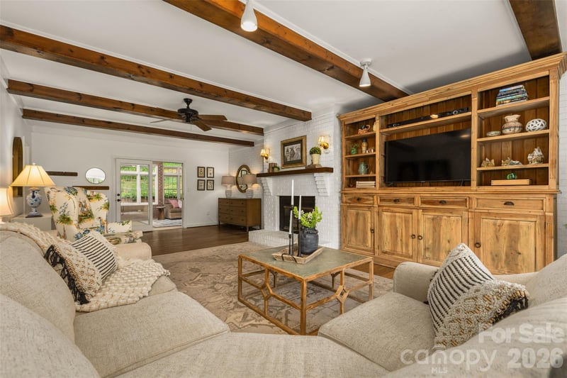 425 Sondley Woods Pl, Asheville, NC 28805