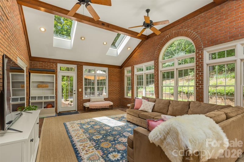 425 Sondley Woods Pl, Asheville, NC 28805