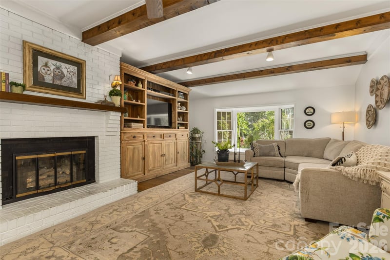425 Sondley Woods Pl, Asheville, NC 28805