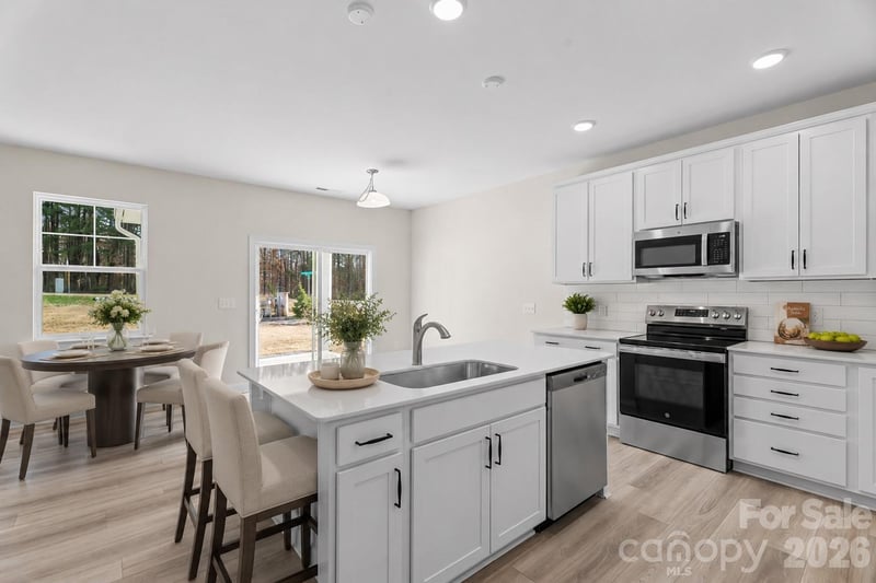 Suzanne Ln, Statesville, NC 28677