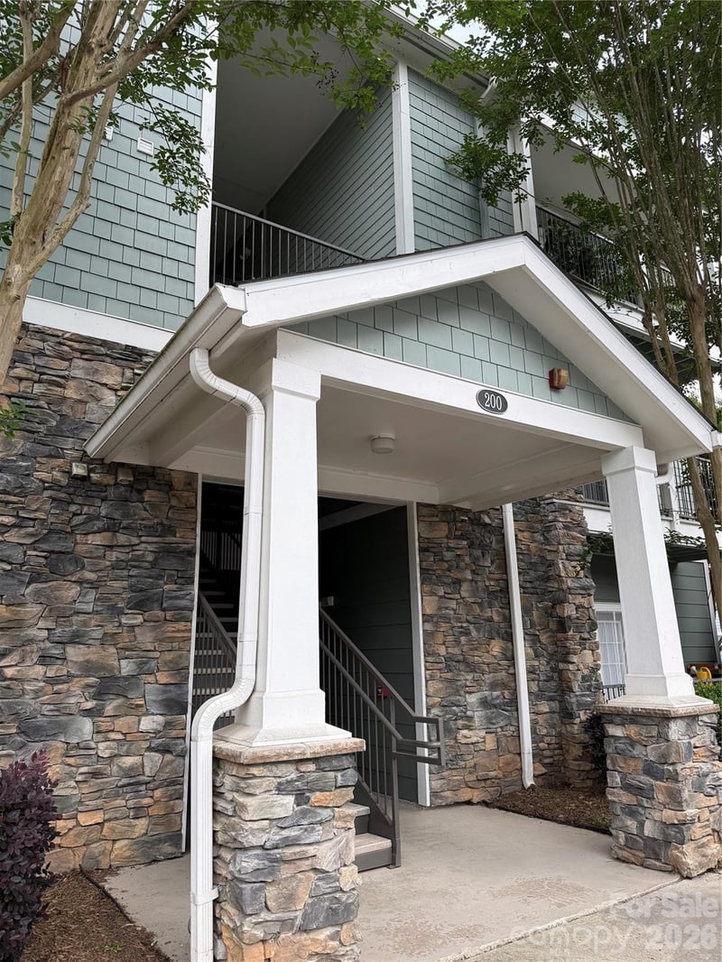200 Vista Lake Dr #301, Candler, NC 28715