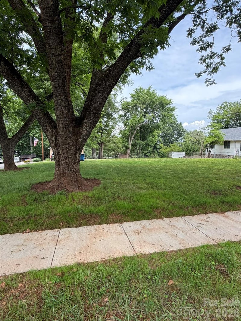 3070 Main St, Claremont, NC 28610