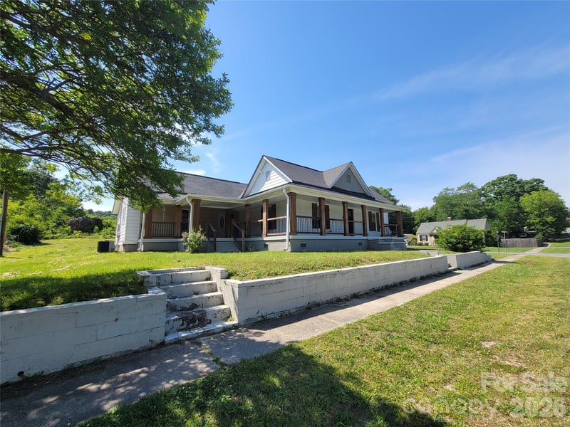 409 12th St, Bessemer City, NC 28016