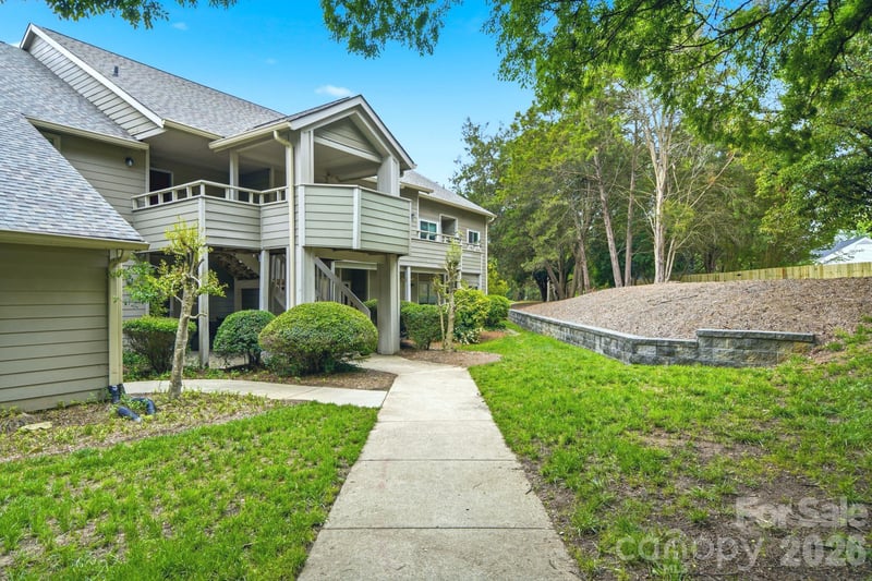 Stradbrook Dr, Charlotte, NC 28210