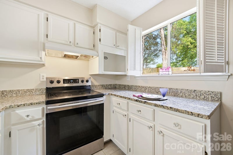 Stradbrook Dr, Charlotte, NC 28210