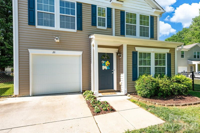 211 Wolf Creek Ln, Statesville, NC 28625