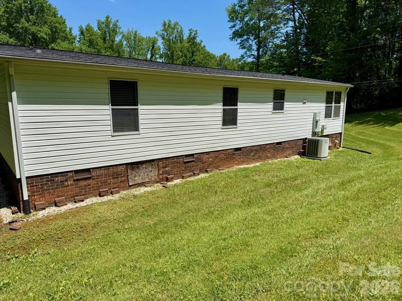 5493 Harris Farm Rd, Hickory, NC 28602