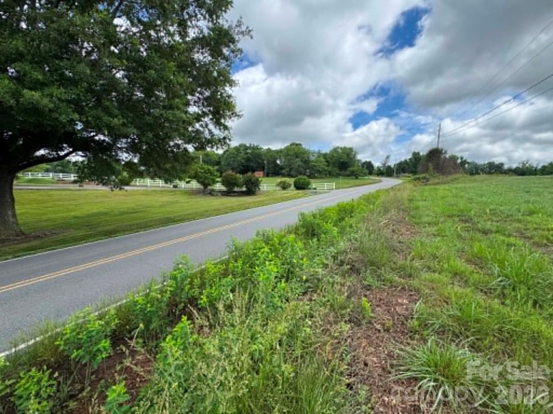 002 Poplar Springs Rd, Elkin, NC 28621