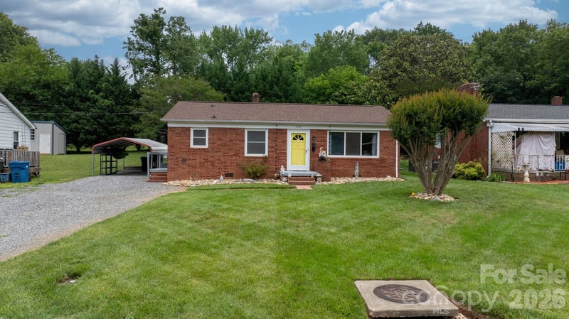 1423 16th Ave, Hickory, NC 28601