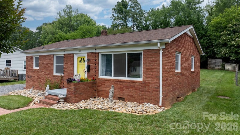 1423 16th Ave, Hickory, NC 28601
