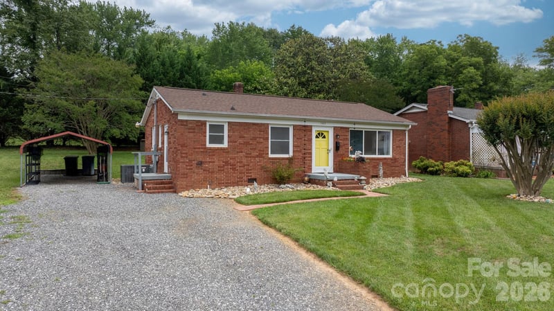 1423 16th Ave, Hickory, NC 28601