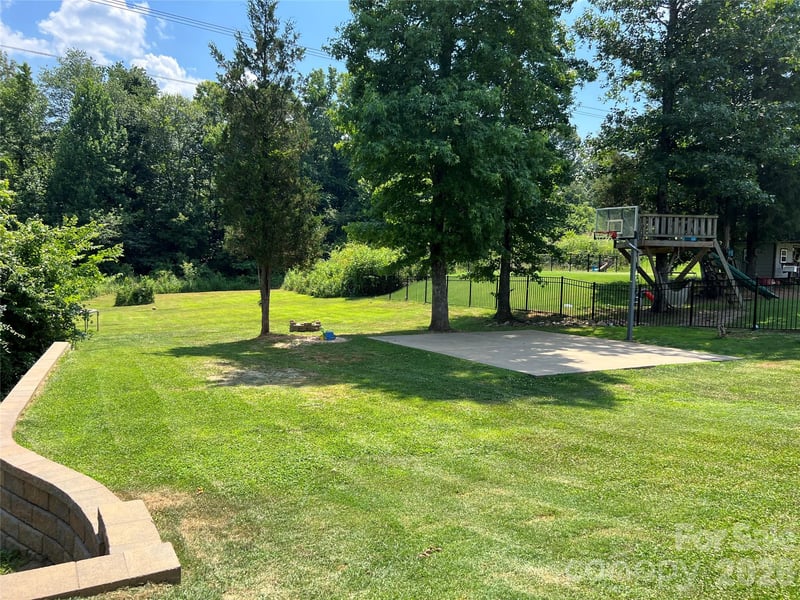1106 Brookdale Ln, Stanley, NC 28164