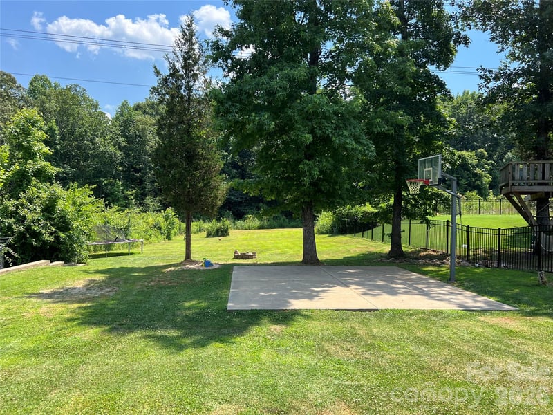 1106 Brookdale Ln, Stanley, NC 28164