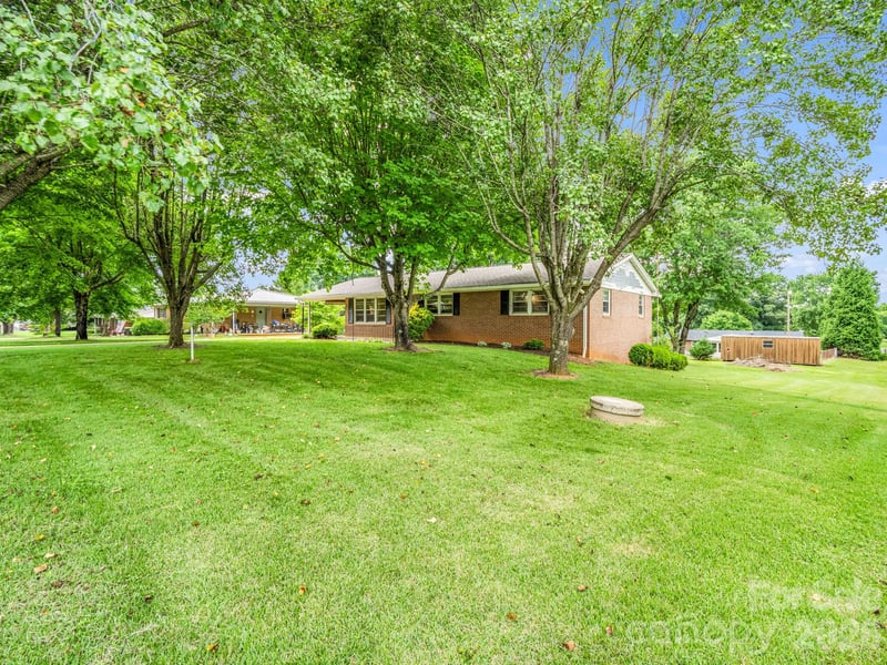 151 Woodside Dr, Forest City, NC 28043