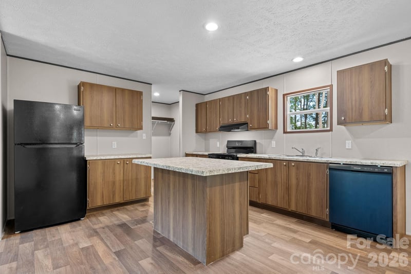 1331 Maiden Wood Cir, Maiden, NC 28650
