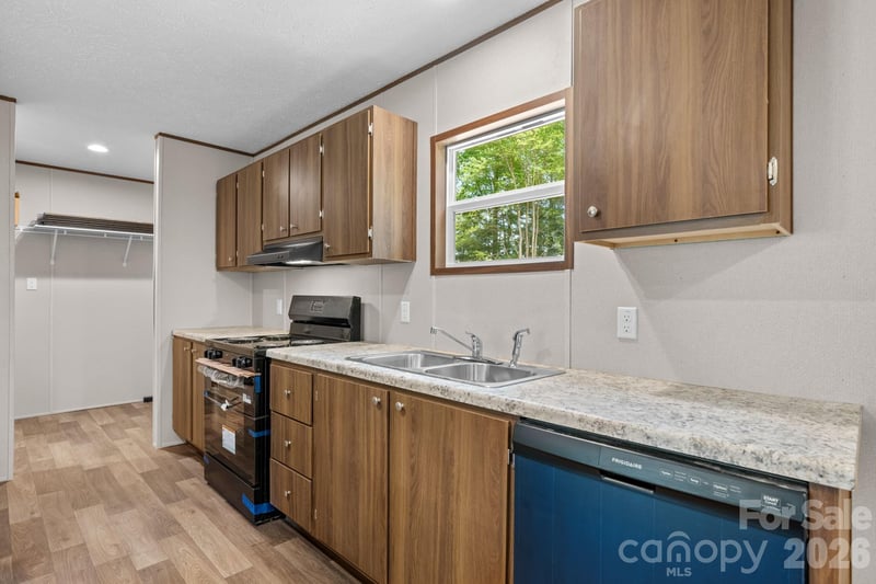 1331 Maiden Wood Cir, Maiden, NC 28650