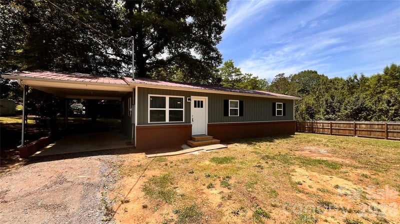 4009 Smokey Creek Rd, Lenoir, NC 28645