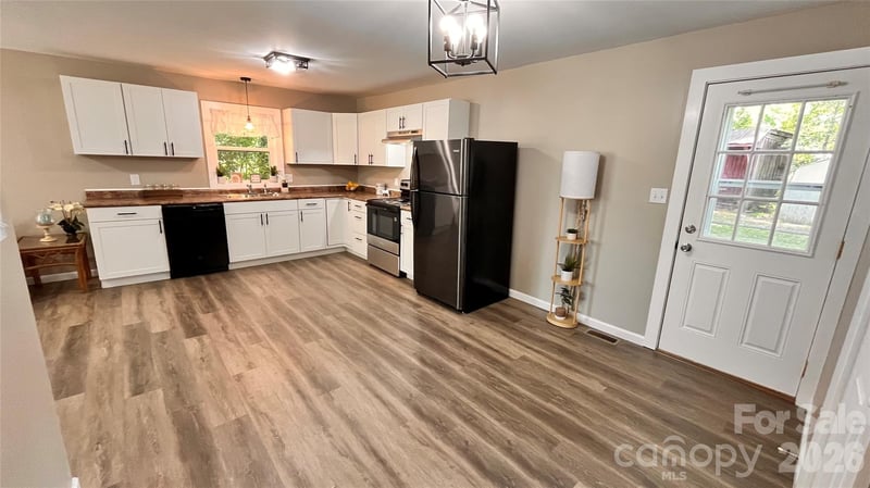 4009 Smokey Creek Rd, Lenoir, NC 28645