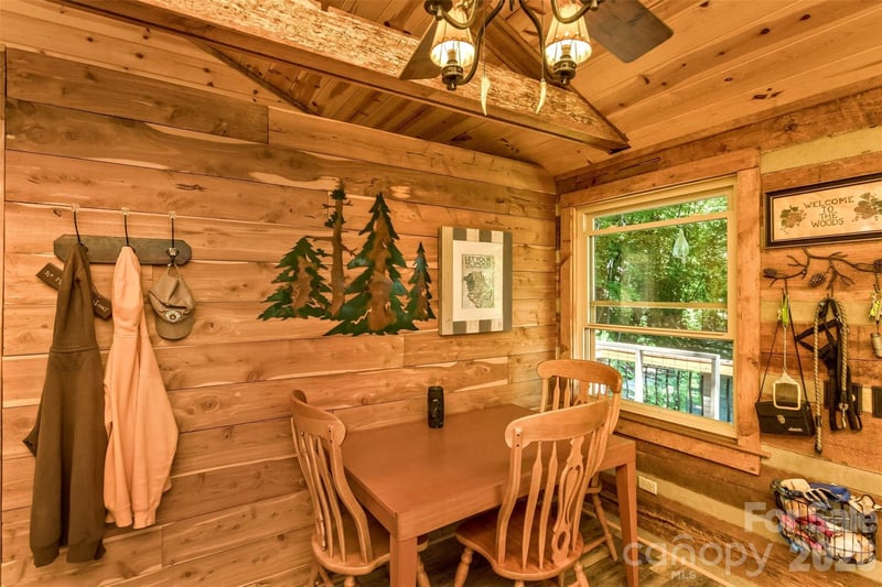1059 Setzer Cove Rd, Maggie Valley, NC 28751