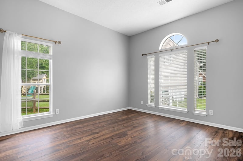 8940 Raven Park Dr, Charlotte, NC 28216