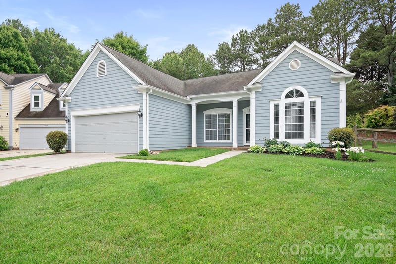 8940 Raven Park Dr, Charlotte, NC 28216