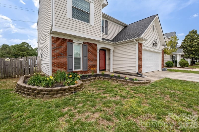 9535 Forest Path Dr, Charlotte, NC 28269