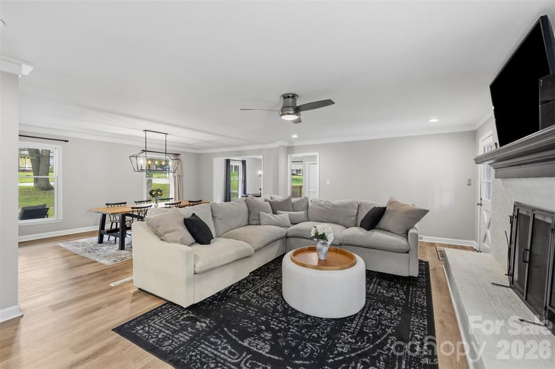 224 Sturbridge Dr, Charlotte, NC 28214